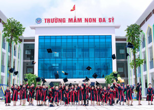 Niềm vui hân hoan của các bé trong ngày lễ tốt nghiệp