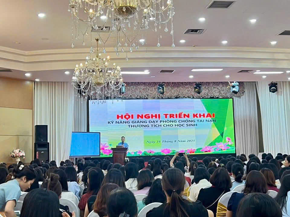 TẬP HUẤN KỸ NĂNG PHÒNG TRÁNH TNTT CHO TRẺ MẦM NON