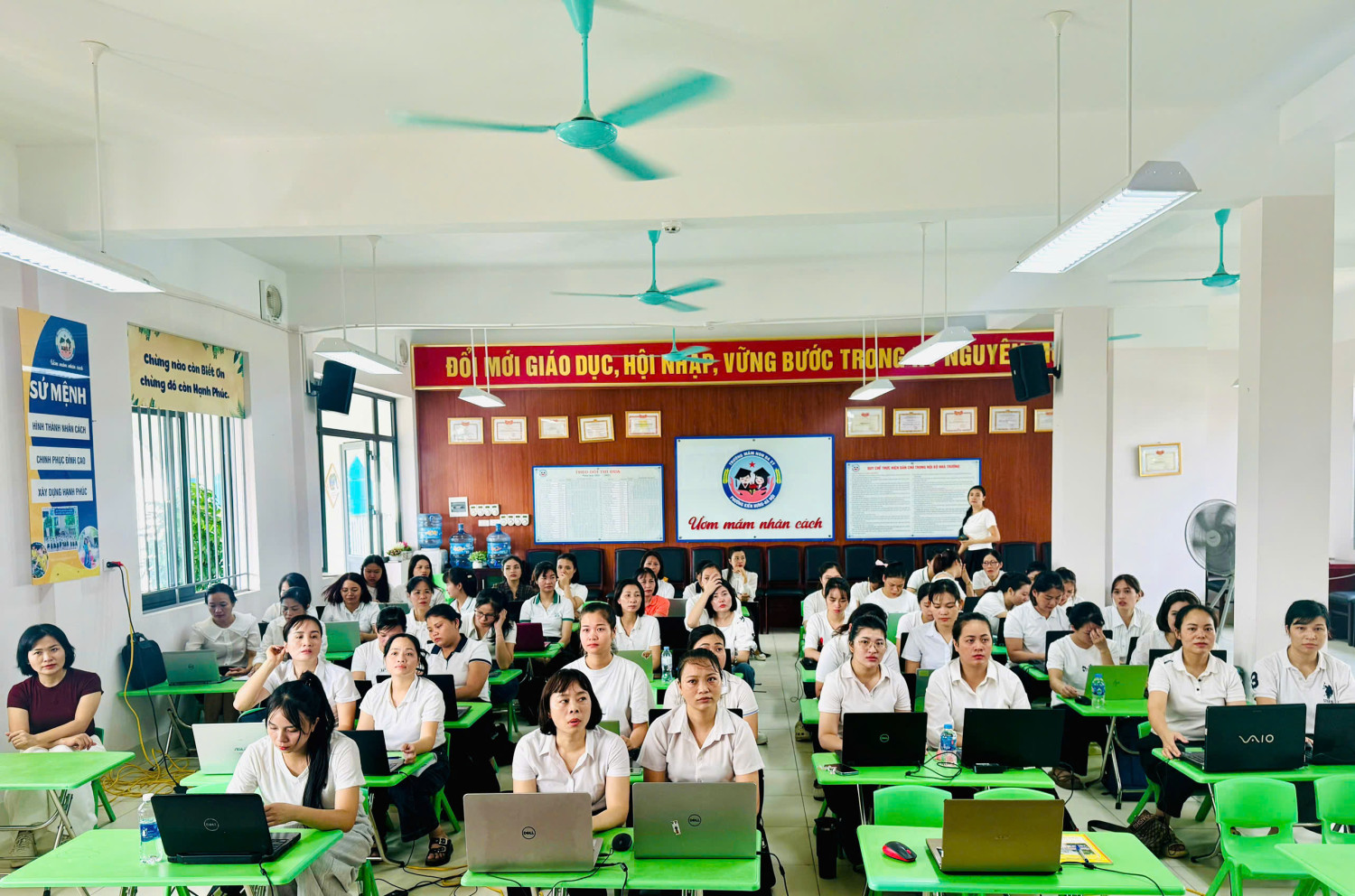 z7011093242000 0f344a62a157567c22786e32c235a3dc