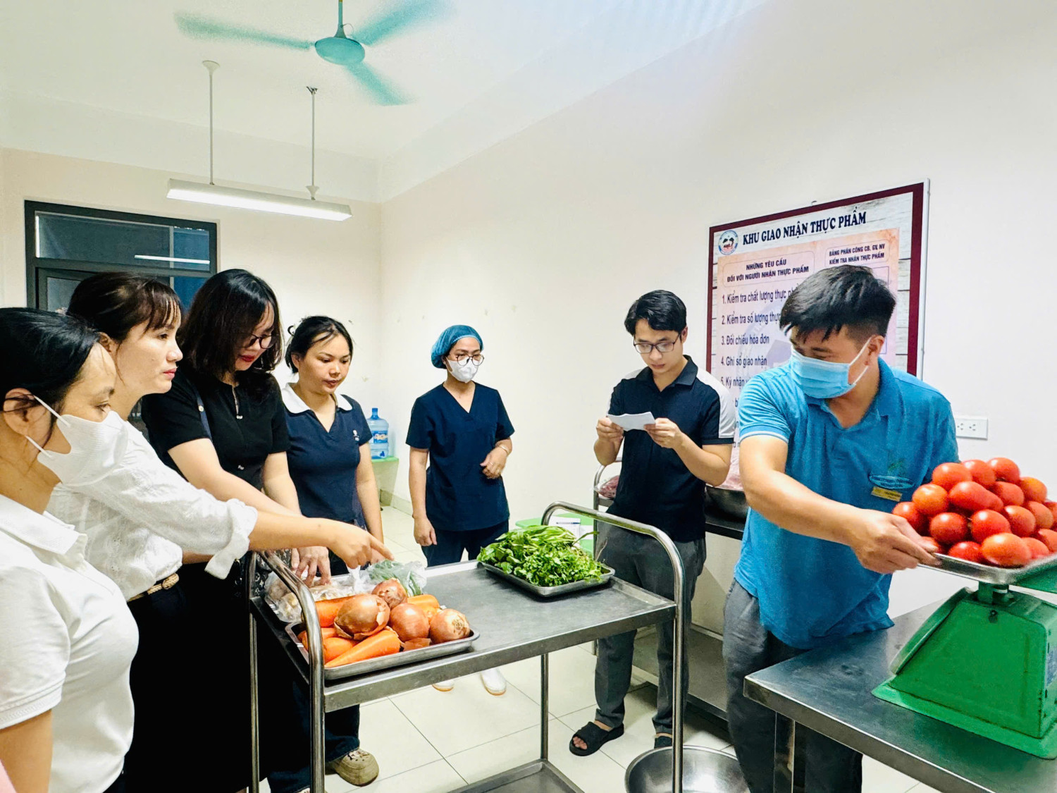 CÔNG TÁC PHỐI KẾT HỢP VỚI PHỤ HUYNH TRONG VIỆC NHẬN THỰC PHẨM TẠI TRƯỜNG MẦM NON ĐA SỸ