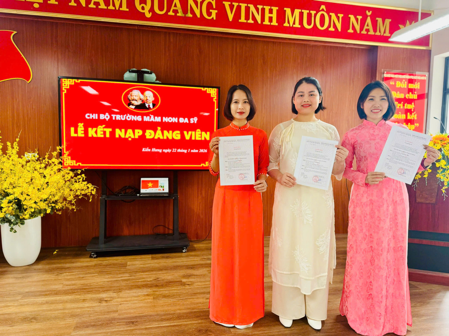 LỄ KẾT NẠP ĐẢNG VIÊN MỚI